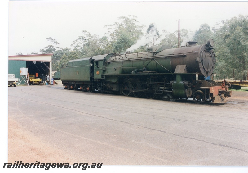 P16582
V class 1213, shed, fuel tank, Pemberton Tramway, side and front view
