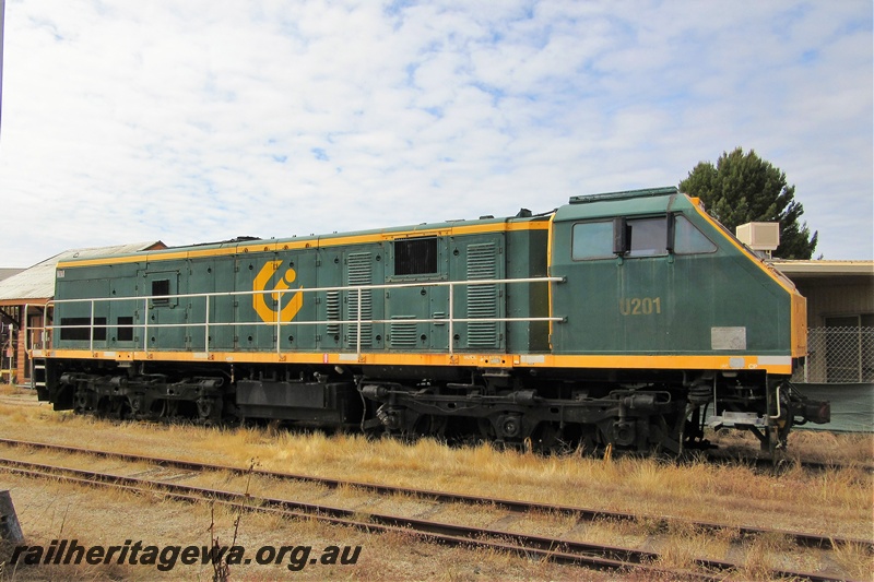 P16620
2 of 3 images of PTA U class 201, in Coote Industries livery, Bassendean loop, side view
