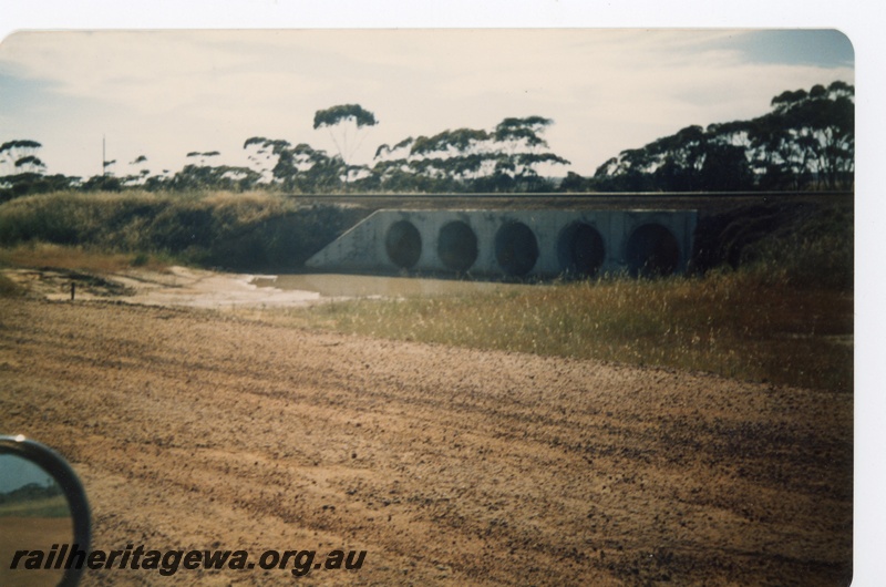 P16644
Five pipe culvert, between Pingaring and Karlgarin, LH line, view from adjacent road
