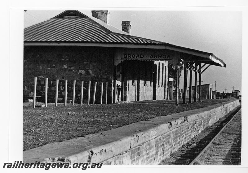 P16693
Platform, canopy, station building, stone and tin, Broad Arrow, KL line
