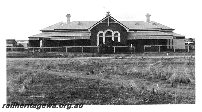 P16698
Barracks building, Southern Cross, EGR line, view from across road

