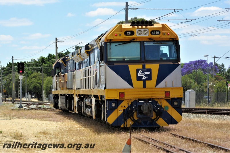 P16727
CFL loco CF class 4410, having departed from UGL's site in Bassendean is waiting for the 