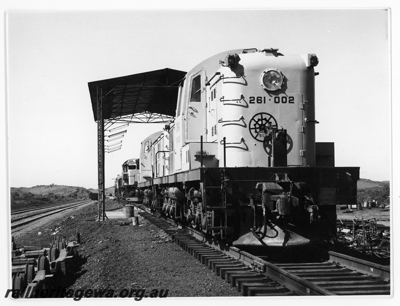 P16737
Cliffs Robe River (CRRIA) RSC-3 class 261.002, 261.001, M636 class 262.001 at Cape Lambert construction camp. Locomotives showing the original numbers.
