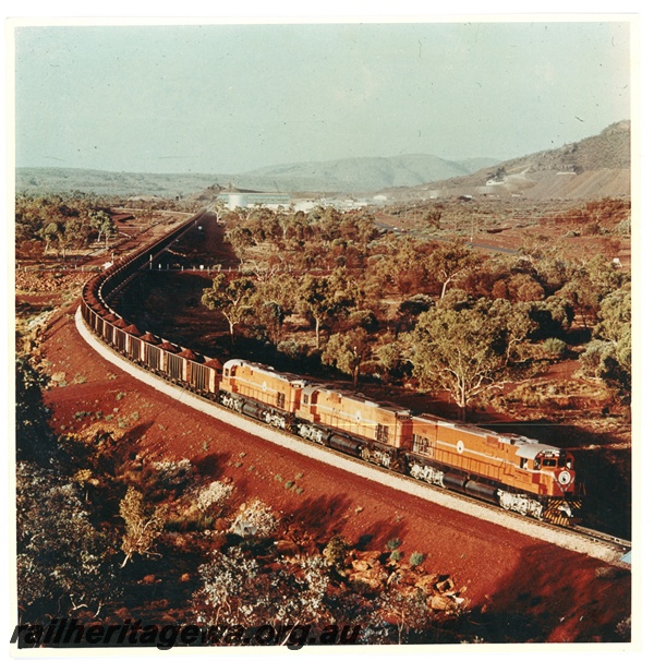 P16740
Mount Newman (MNM) C636 class 5462, 5454, 5461 lead a loaded ore train from Mount Whaleback. Mount Whaleback in background.
