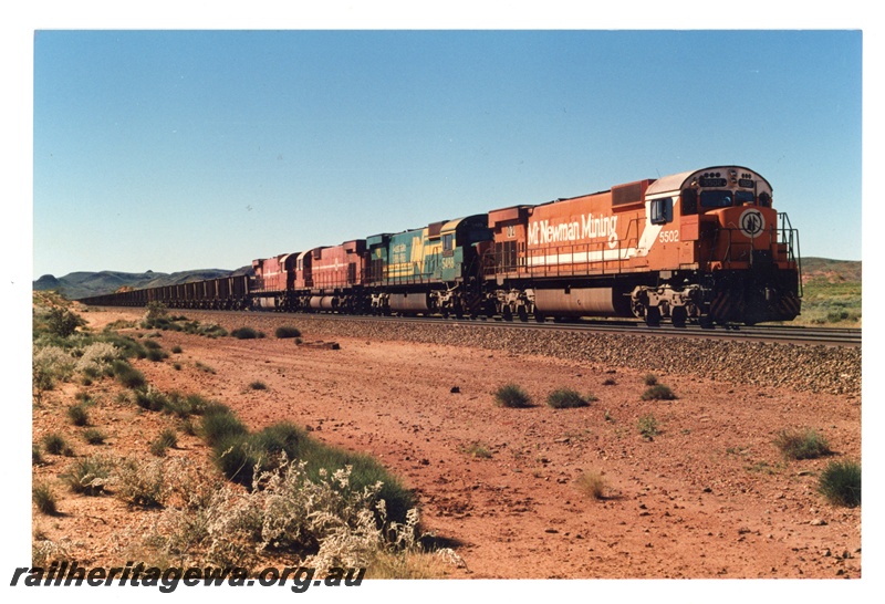 P16756
Mount Newman (MNM) M636 class 5502, 5488 (bi centennial livery), 5472, 5490 haul a 192 car empty train at Garden loop.
