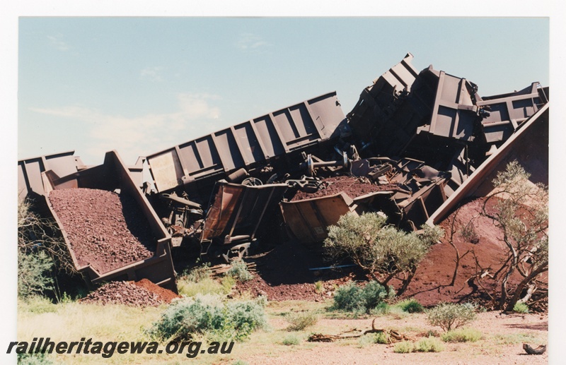 P16767
Mount Newman (MNM) loaded ore train derailment 243-246 km. Loss of 88 ore cars 

