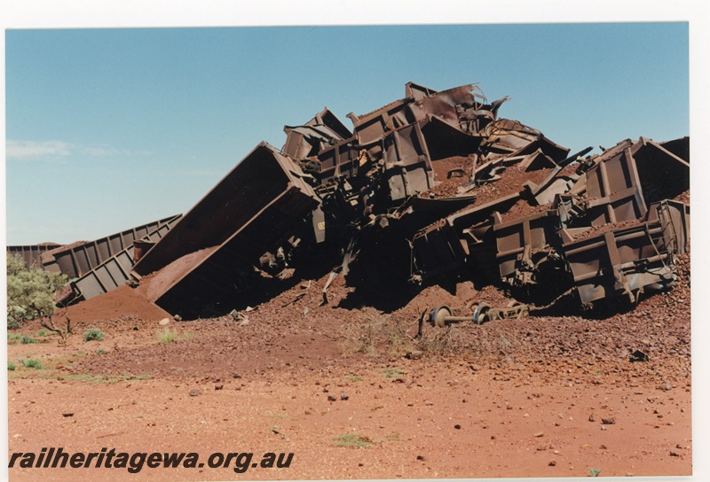 P16771
Mount Newman (MNM) loaded ore train derailment 243-246 km. Loss of 88 ore cars 
