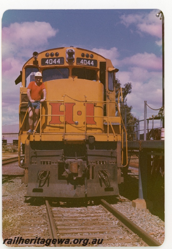 P16772
John Joyce on footplate of Hamersley Iron (HI) M636 class 4044 at 7 Mile, Dampier.
