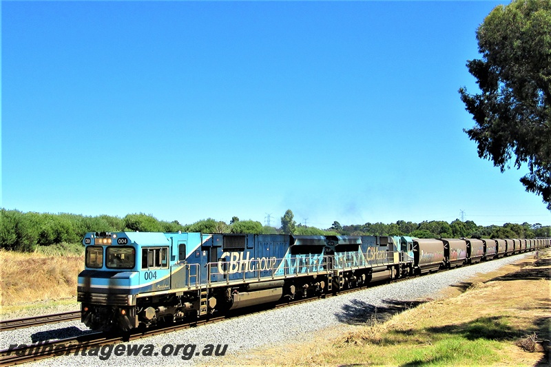 P16782
CBH Group locos, CBH class 004 & CBH class 024, loaded grain train passing through Hazelmere
