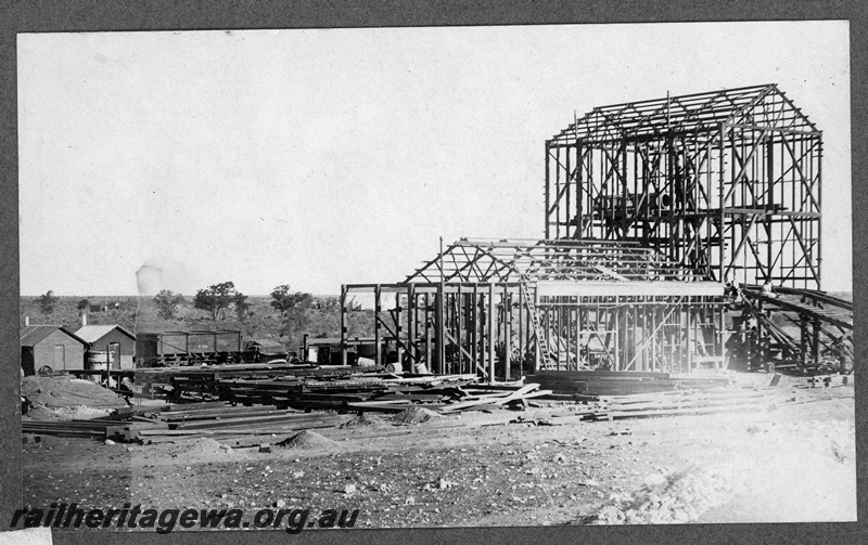 P16833
Commonwealth Railways (CR) - TAR line construction of Naretha quarry crushing facilities. C1916
