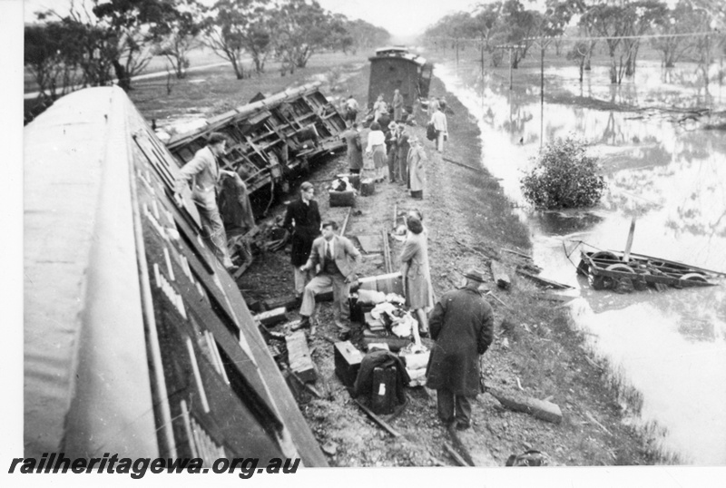 P16910
MRWA derailment of passenger train near Moora. MR line
