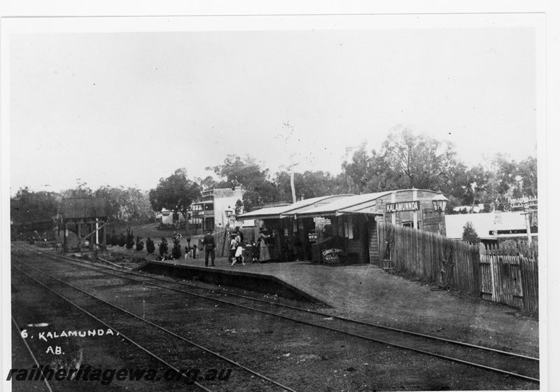 P16911
Kalamunda Station - hotel in background. UDDR line.
