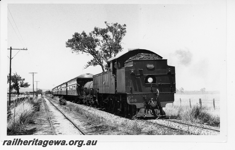 P16928
DM class 586 passes through Millendon hauling ARHS tour train to Gingin. MR line.
