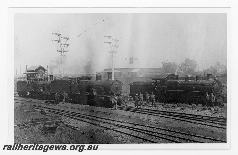 P16961
Commonwealth Railways (CR) G class, Commonwealth Railways (CR) G class, WAGR E class, signal box, bracket signals, onlookers, Kalgoorlie, TAR and EGR lines
