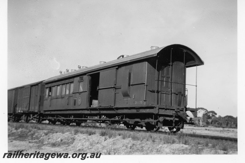 P16977
ZA class 175 composite van, another van, side and end view
