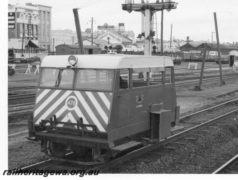 P17007
Wickham car, CCE number 478, bracket signal, goods yard, front and side view
