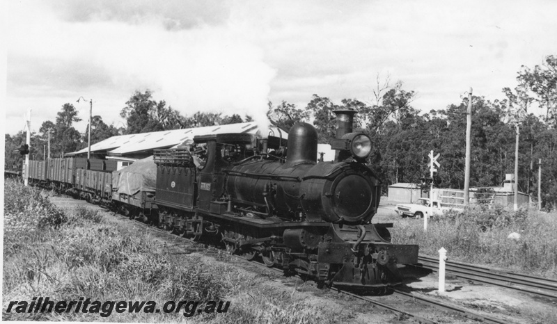P17024
State Saw Mill No 2 G class loco, on mill train, level crossing, Manjimup, Deanmill to Manjimup branch 
