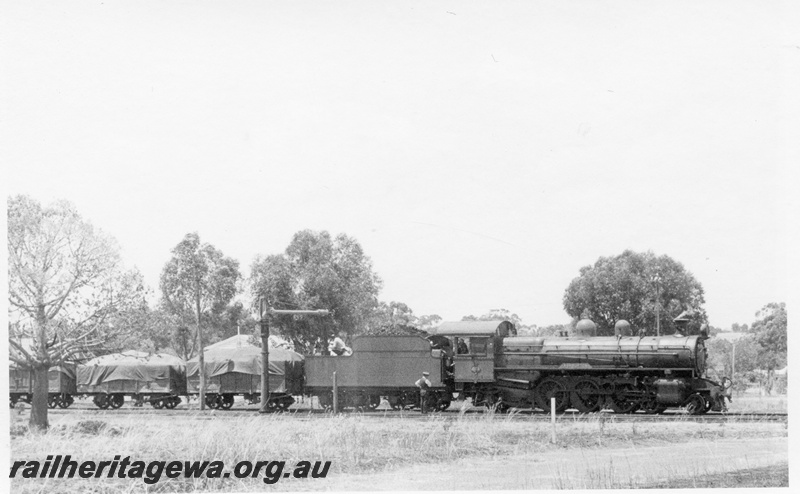 P17029
PR class 521, on No 17 goods train, at water tower, Brookton, GSR line, side view
