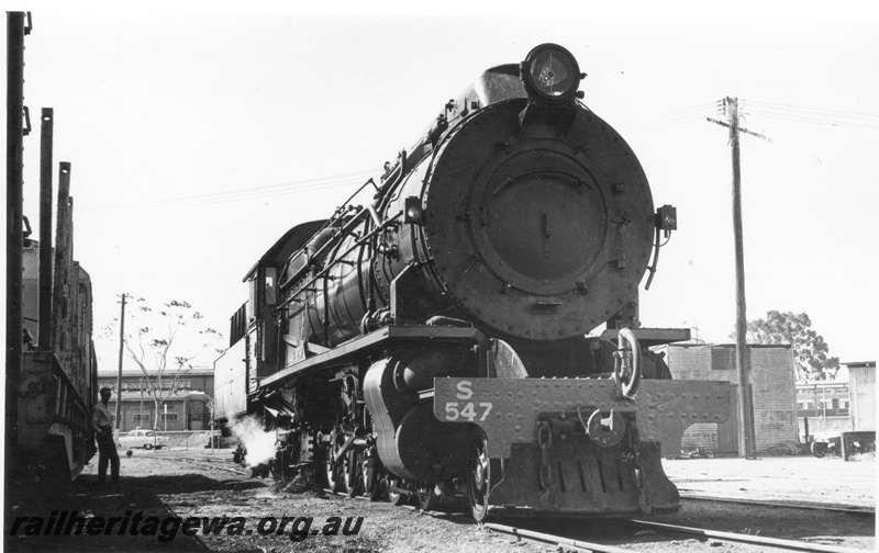 P17042
S class 547 Lindsay at Midland Loco depot with a J class standard gauge diesel locomotive on the next track and buildings in the background.. 
