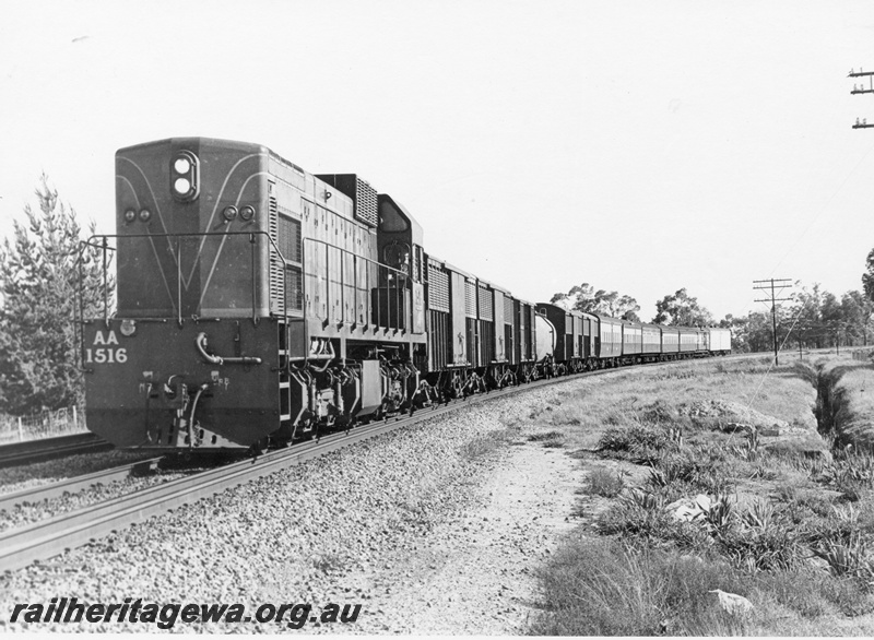 P17059
AA class 1516 at the head of 'The Kalgoorlie' express at Upper Swan on the dual gauge Avon Valley line.
