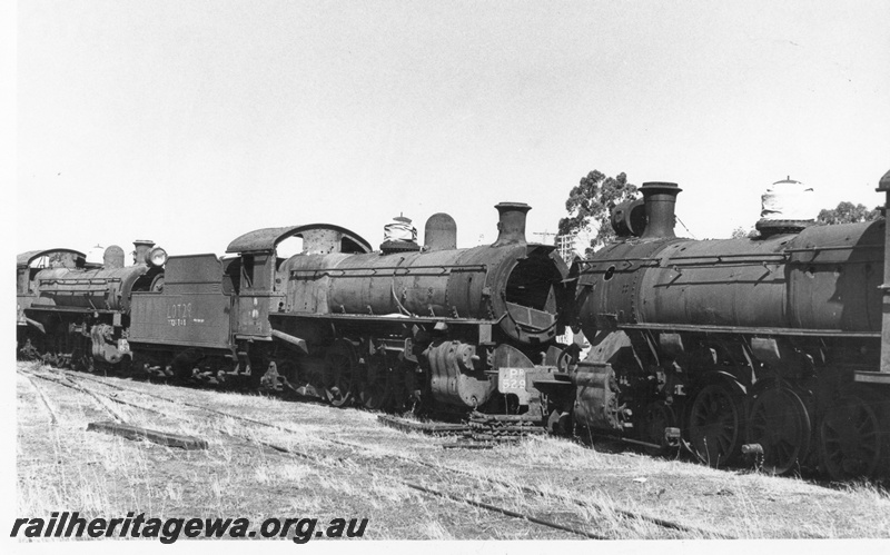 P17070
PR class 529 steam locomotive and tow other steam locomotives on the scrap road, Midland workshops.
