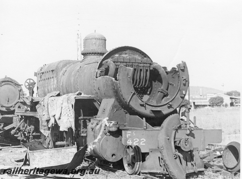 P17072
FS class 422 steam locomotive in scrapped condition, smoke box and cab removed, scrap road, Midland Workshops.
