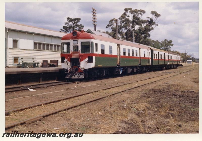 P17104
Suburban railcar, three car set headed by ADG class 615, Armadale station, SWR line, c1965
