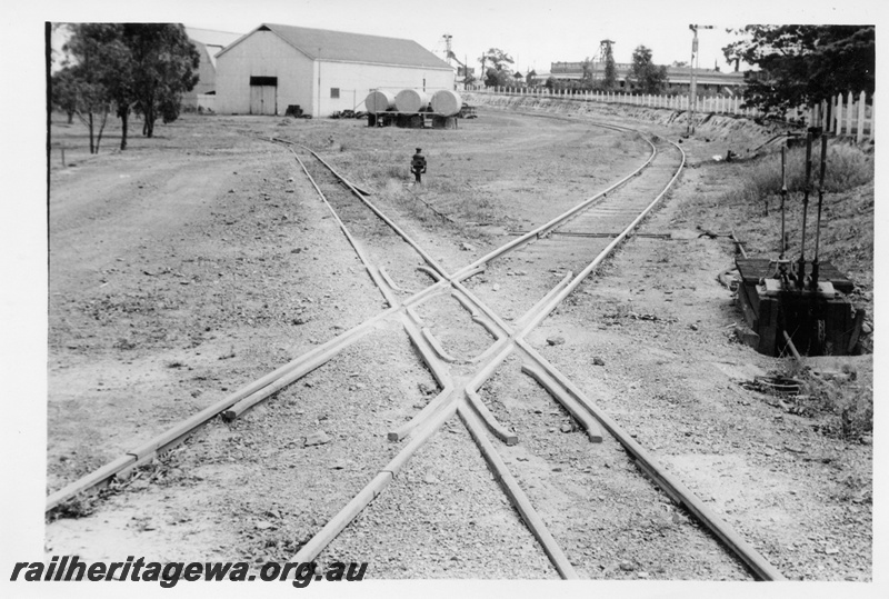 P17115
Crossover of narrow and two foot gauge, warehouse, signal, trackside signal levers, Kamballie, B line
