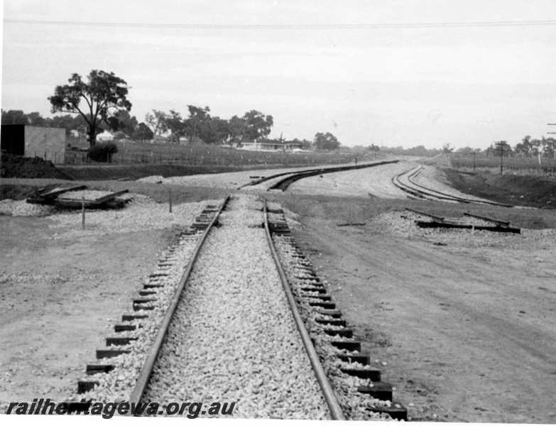 P17117
Trackwork, narrow gauge, standard gauge in road, West Midland, ER line
