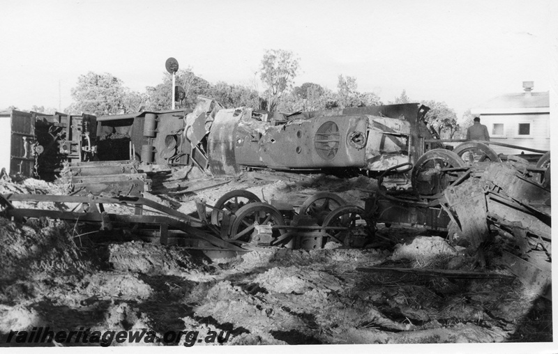 P17120
Aftermath of collision between goods train and shunter, V class 1206, Y class diesel, Mundijong, SWR line
