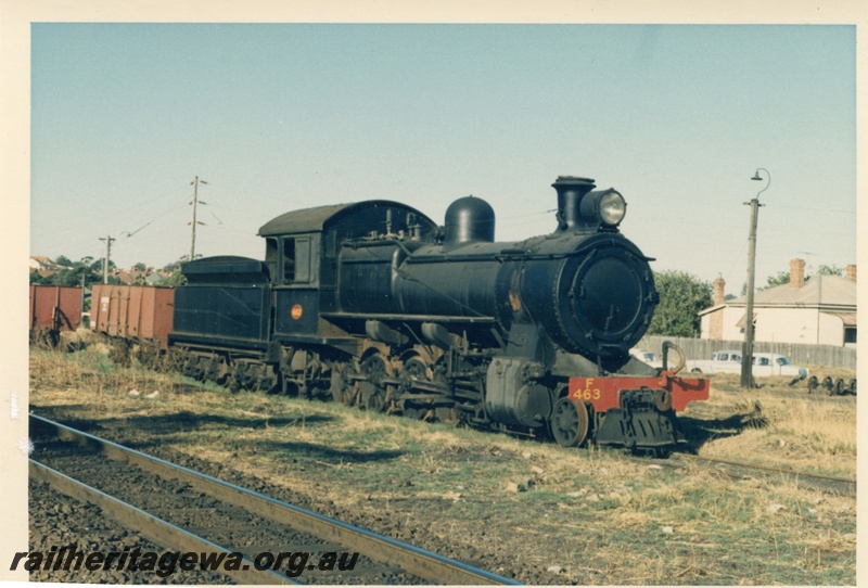 P17167
F class 463 steam locomotive, side and front view, goose-neck lamp post.
