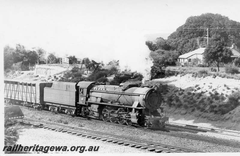 P17176
V class1224, on goods train No 848 to Midland, Leighton, ER line
