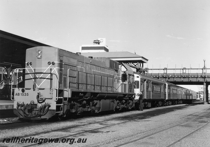 P17184
AB class 1535, heading 7.20 am suburban service to Midland, comprising ex Queensland stock consisting of SXV class 1669, SX class 1666, SX class 1665, SX class 1667, SXV class 1663, Perth station, ER line
