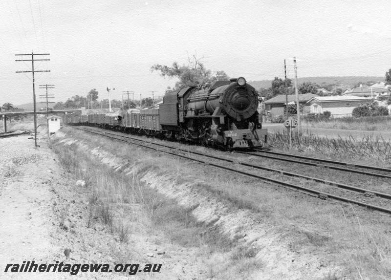 P17185
V class 1204, on up goods train No 12, signal, Bellevue, ER line
