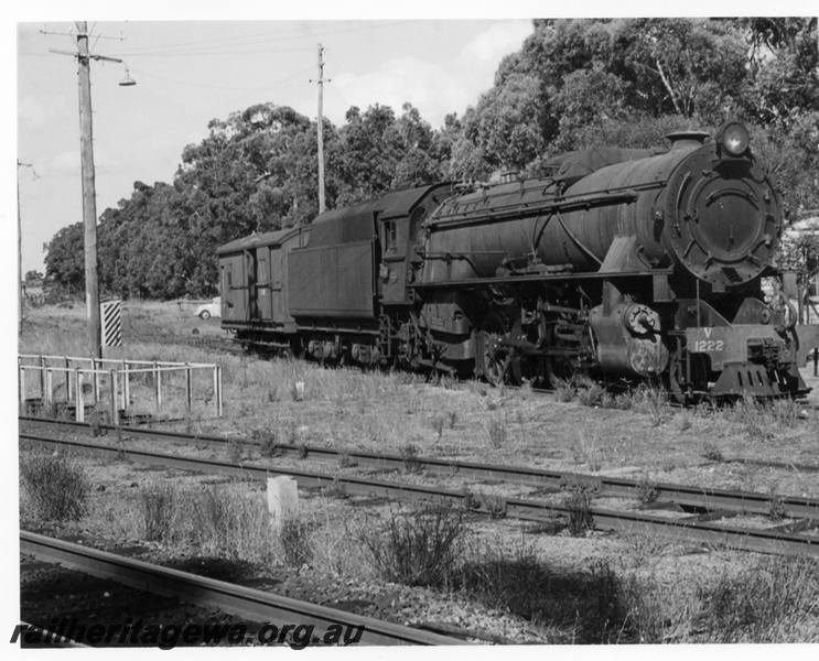 P17186
V class 1222, on siding with van, Koojedda, ER line, side and front view
