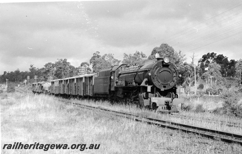 P17193
V class 1213, on goods train No 6, ER line
