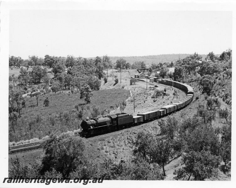 P17195
V class loco, on up goods train No 12, Swan View, ER line
