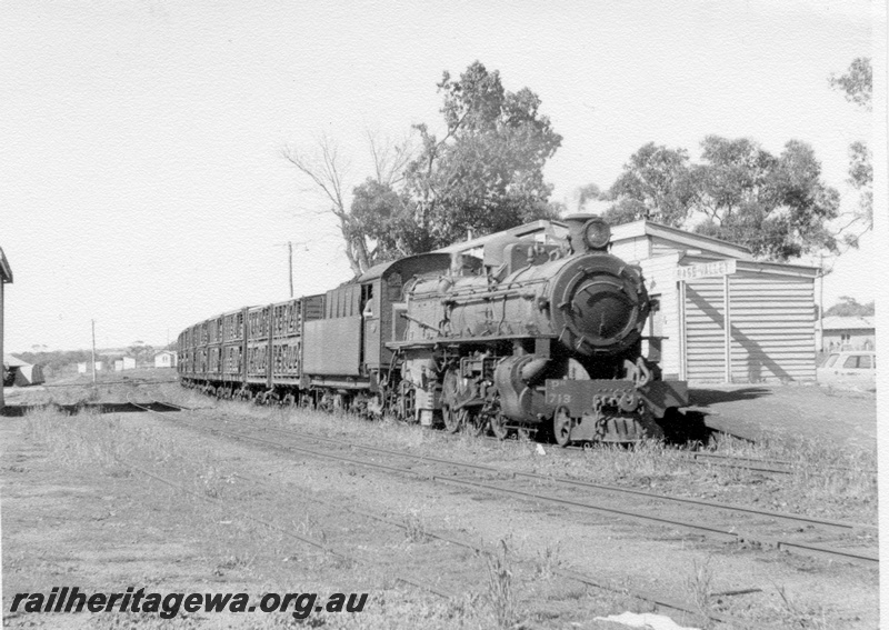 P17200
PM class 713, on goods train, station building and platform, Grass Valley, EGR line
