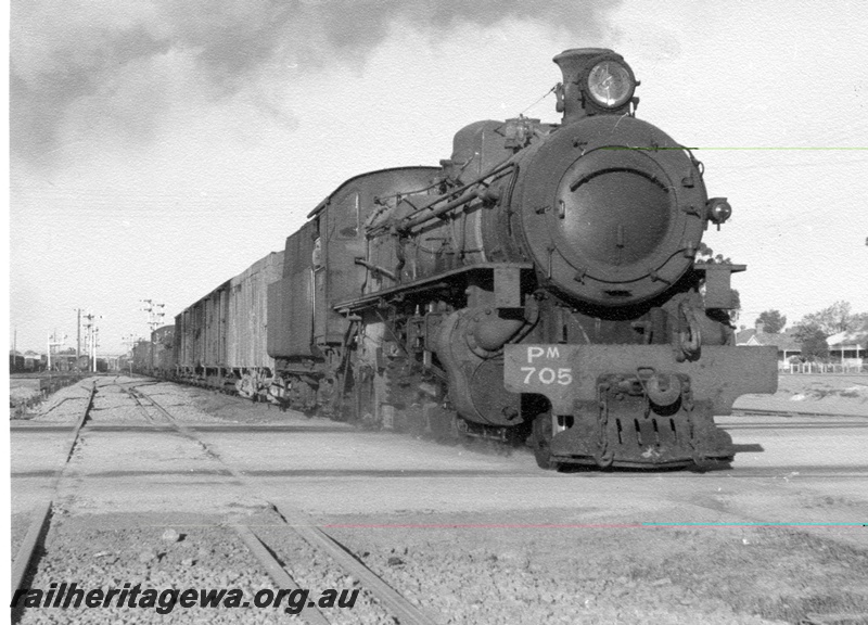 P17201
PM class 705, on Merredin to Midland goods train, departing Merredin, bracket signals, EGR line
