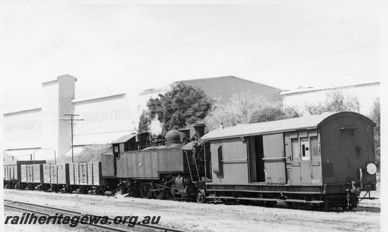 P17291
DD class 592 steam locomotive, side view, ZB class 28220 brakevan, GMD class open wagons, Picton shunt, SWR line.
