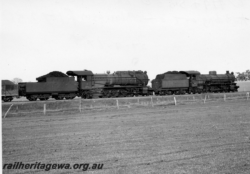 P17350
W class 919 steam locomotive and S class 550 