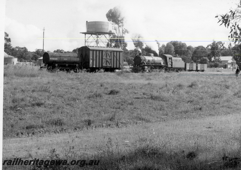 P17353
1 of 2, W class 905 steam locomotive, J class tank wagon with 