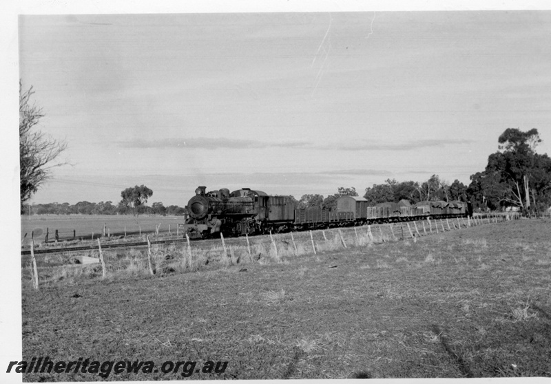 P17404
PM class 719, on No 46 goods train, approaching Narrogin, BN line
