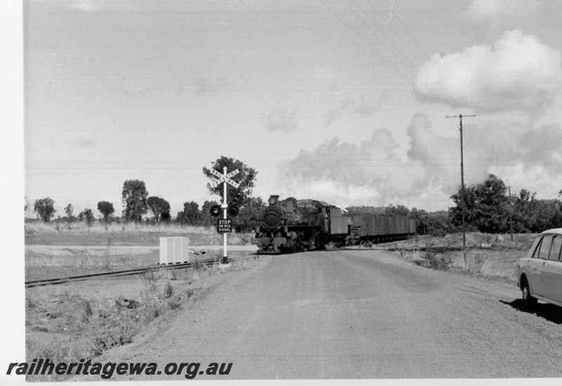 P17407
PM class 709, on No 103 Collie to Narrogin goods train, passing over level crossing, Josbury, BN line
