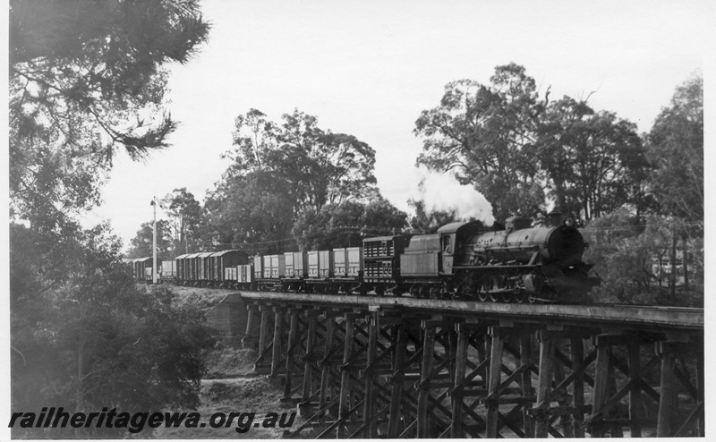 P17437
W class 941, on No 343 goods train, crossing wooden trestle bridge, signal, Boyanup, PP line
