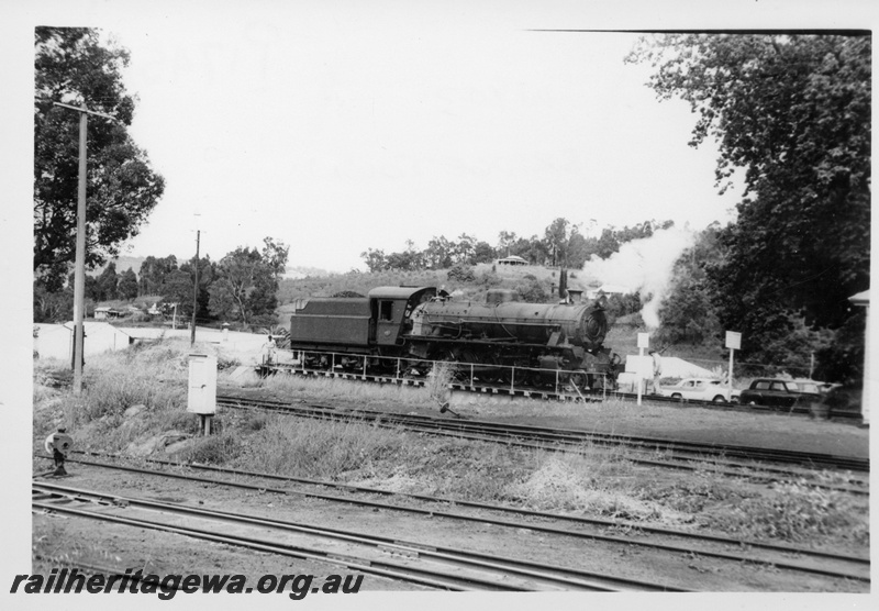 P17456
W class 943 steam locomotive on the turntable at Bridgetown. PP line.
