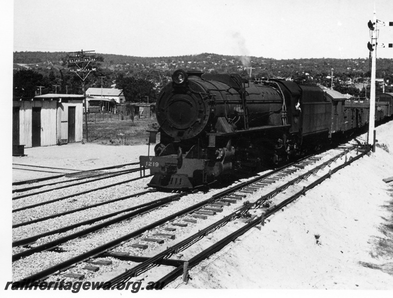 P17496
V class 1219, two armed signal, gangers sheds, goods train entering Bellevue, ER line
