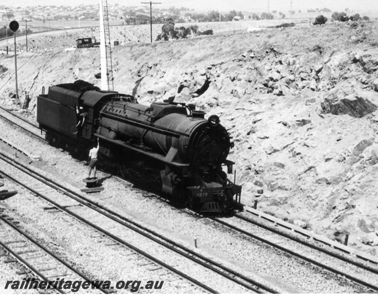 P17500
V class 1219, light engine, staff being exchanged, signal pole, cutting, near Avon Yard, GSR line, side and front view, c1966
