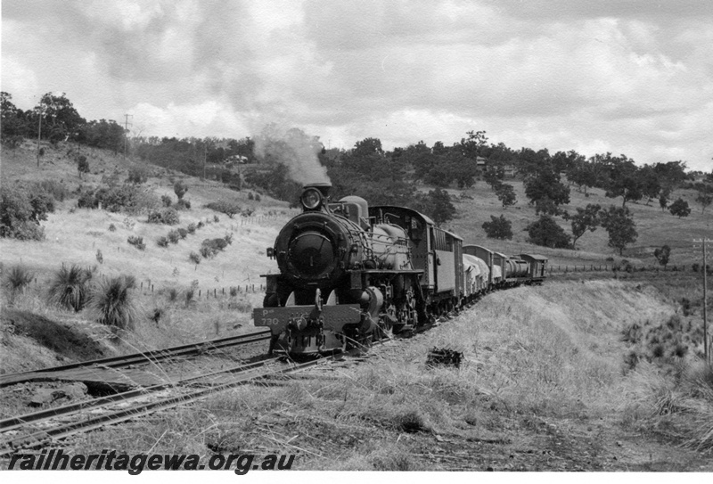 P17514
PMR class 730, on No 11 down goods train, climbing up to Swan View, ER line
