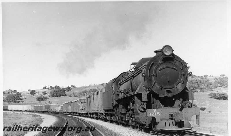 P17534
V class 1215, on No 24 York to Perth goods train, Avon Valley line
